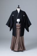 黒紋付・茶ストライプ袴