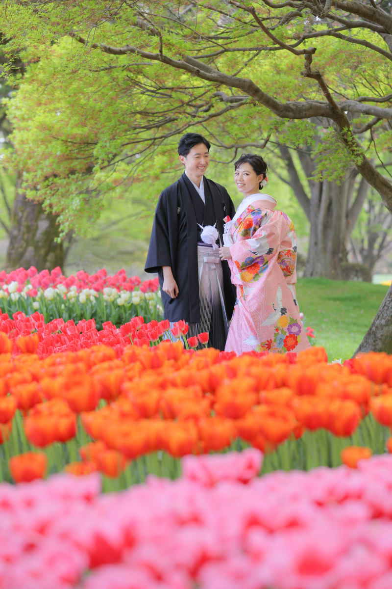 チューリップに囲まれて。