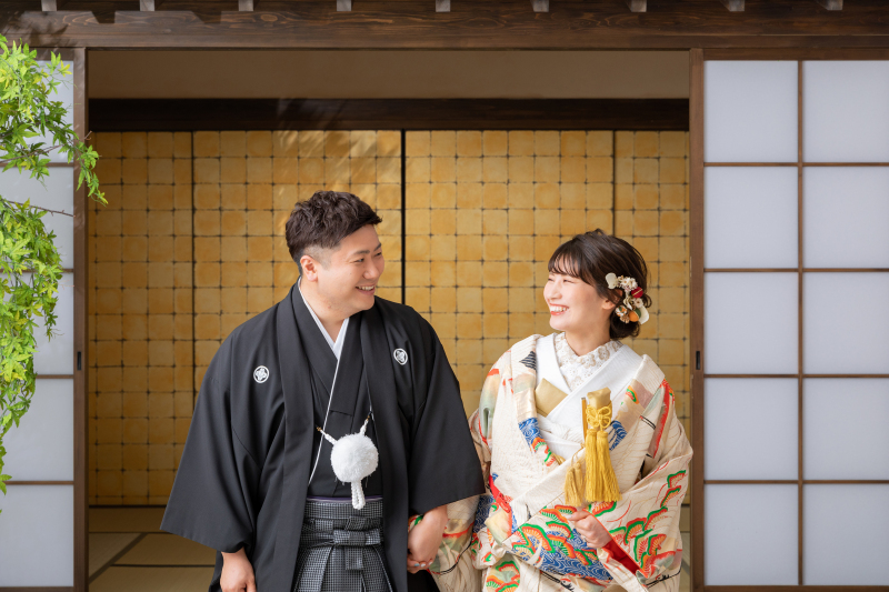 2人で手を繋いで