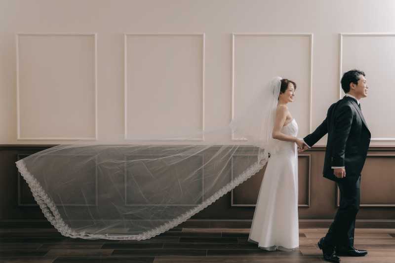 ベールをなびかせて