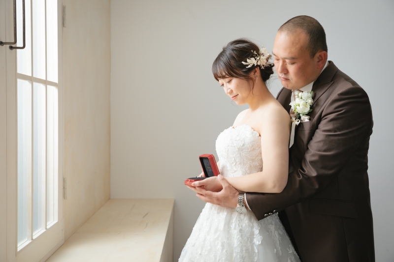 後ろからぎゅっと。