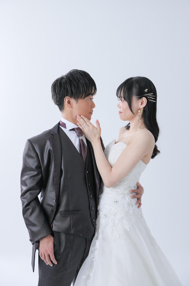 ほっぺに手を優しく添えて