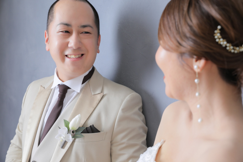 ご新郎様の照れショット。