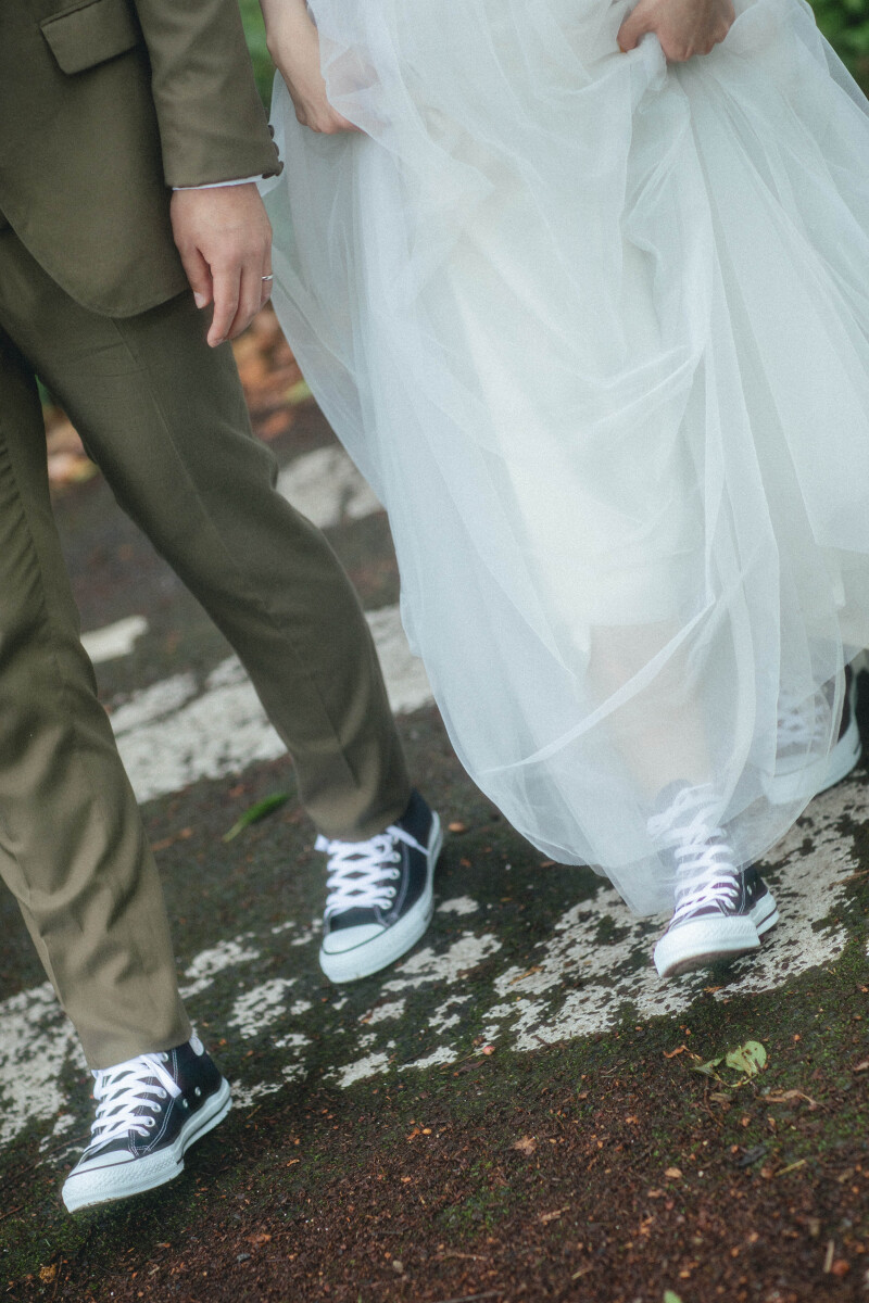新婦さんのスニーカーもちらり