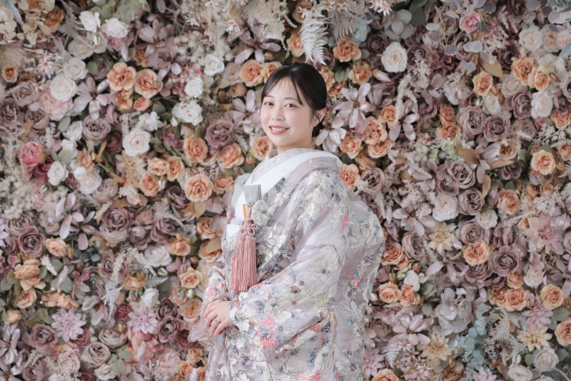 空間に溶け込むニュアンスカラー