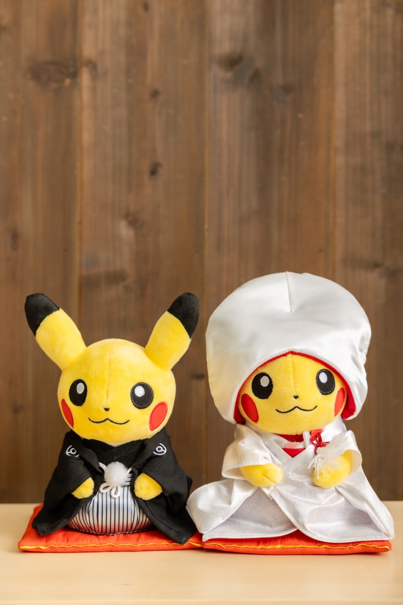 紋付袴と白無垢のウェディングドール