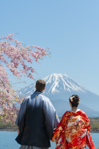 桜と富士山の和装ロケーション