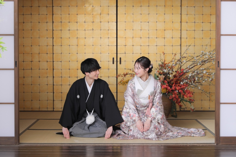 伝統を敬う正座ショット