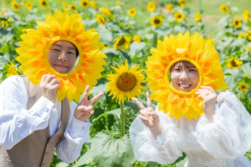 ひまわりのお面で「はい、チーズ!」