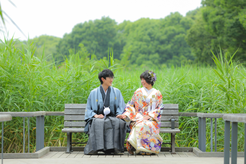 ベンチに座って