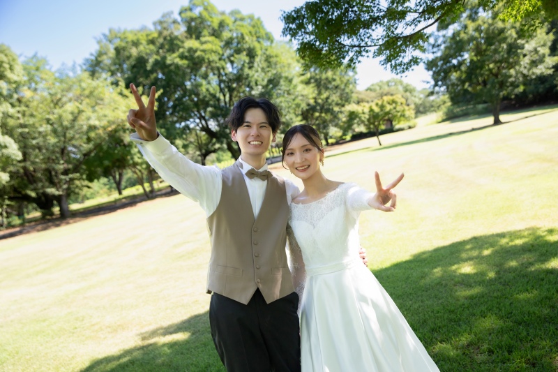 太陽の光を全身に浴びて、笑顔でピース！