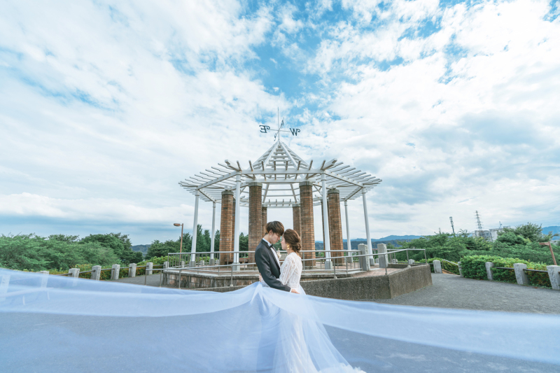 高台から青空バックで