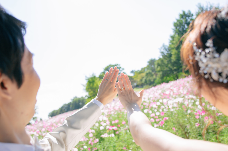 指輪とコスモス