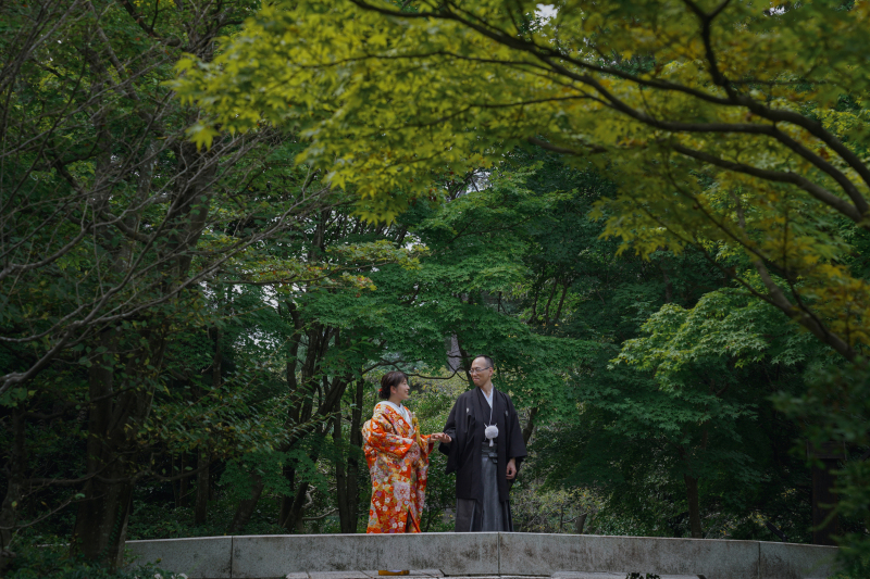 お二人で手を繋いで