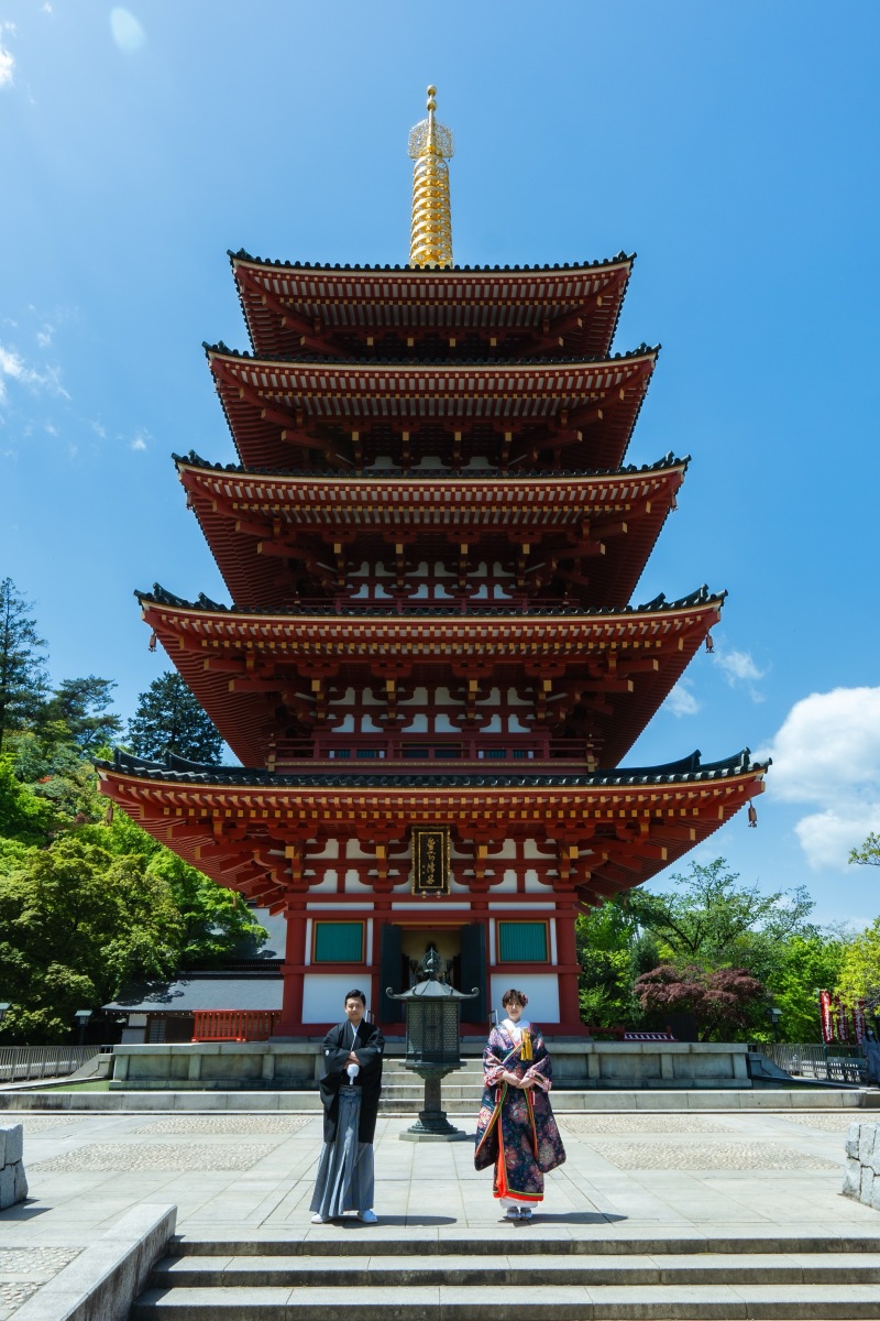 不動堂の佇まいが和装のよさを引き立てる