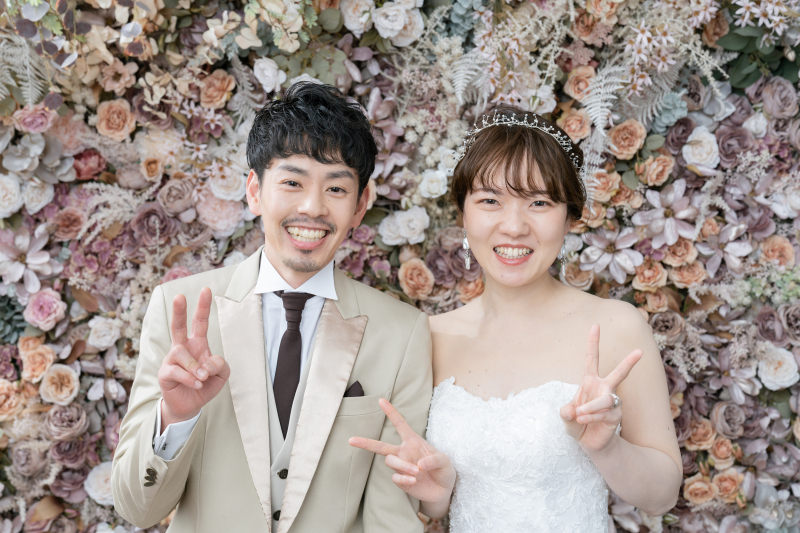 最後はピースサインで