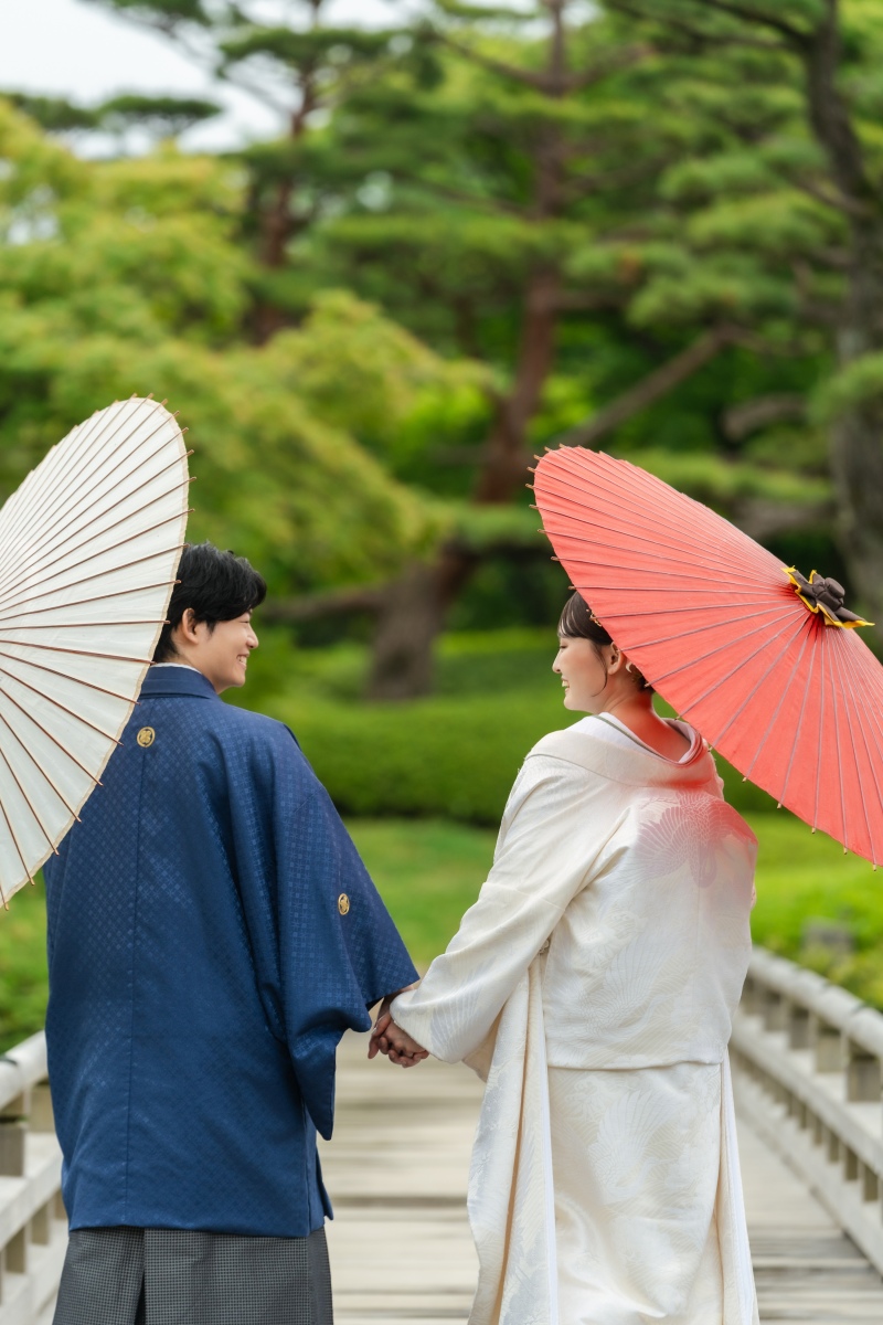 仲良く見つめ合いながら