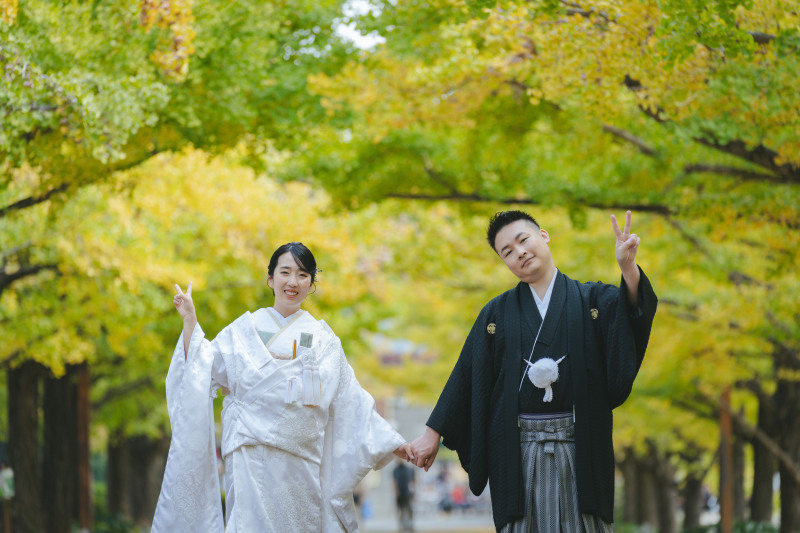 和装で銀杏並木