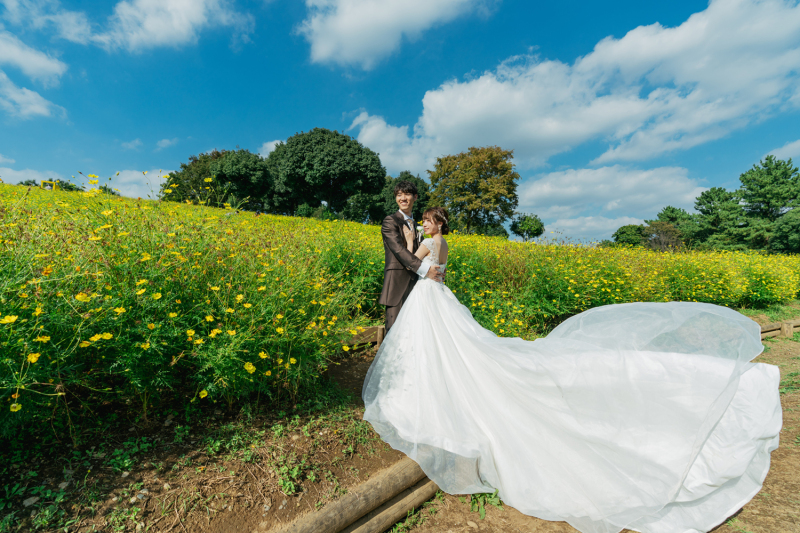 ドレスをなびかせて