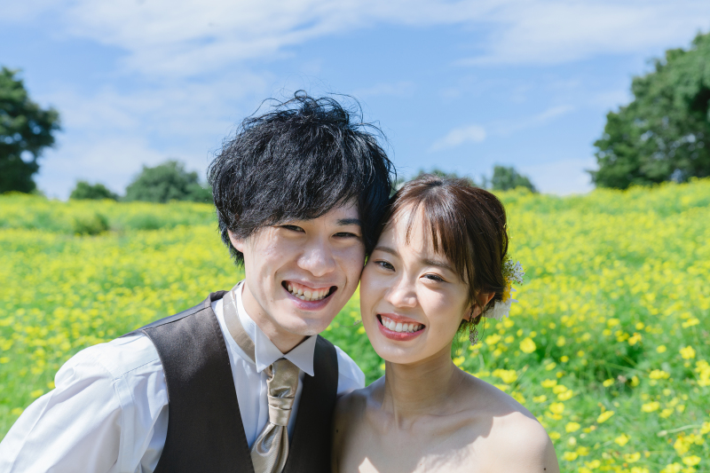 青空とコスモスとお二人と