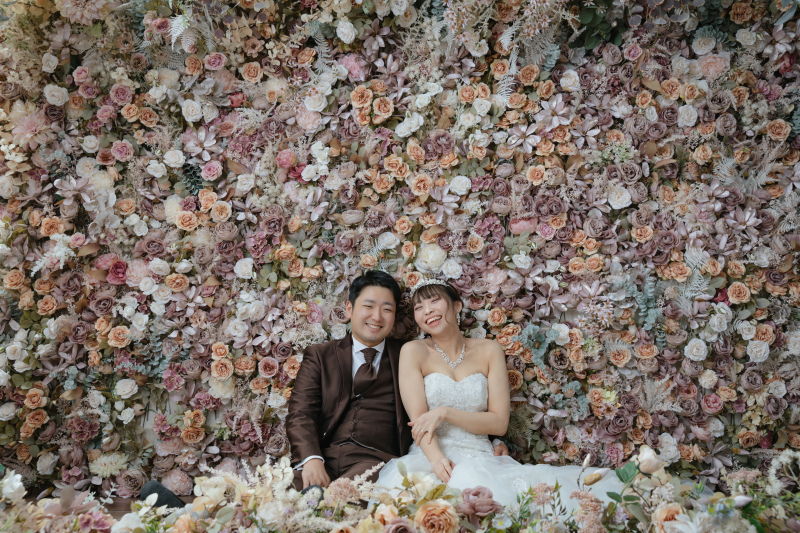 座ったショットも!