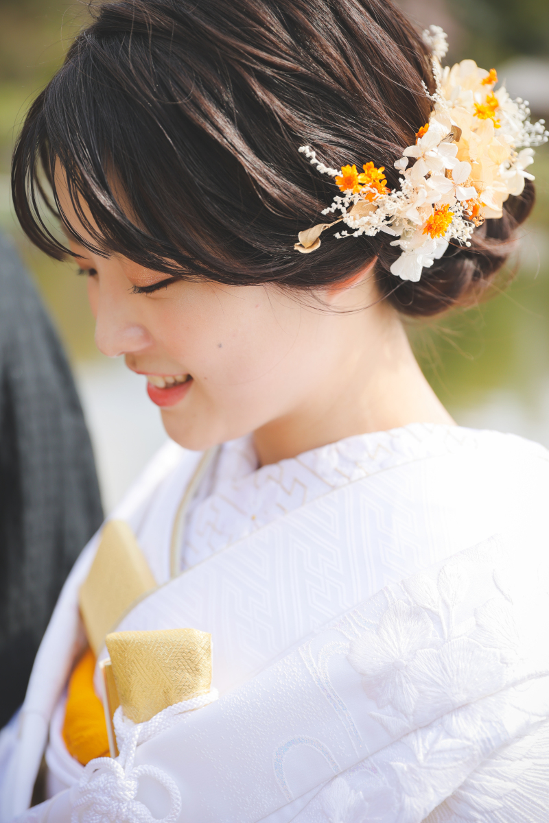 髪飾りが白無垢に映えてかわいい、、