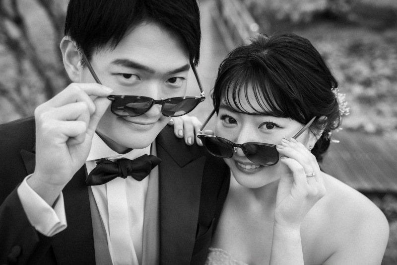 サングラスでお茶目に！遊び心満載のモノクロカット