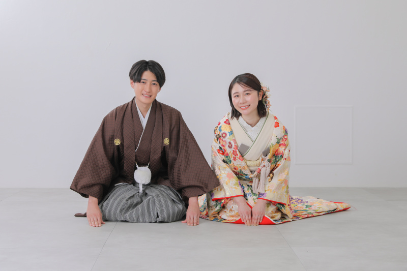 正座ショット。色打掛バージョン。