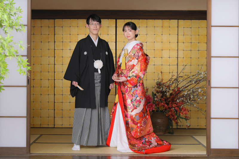 金屏風に負けない、ゴージャス和装