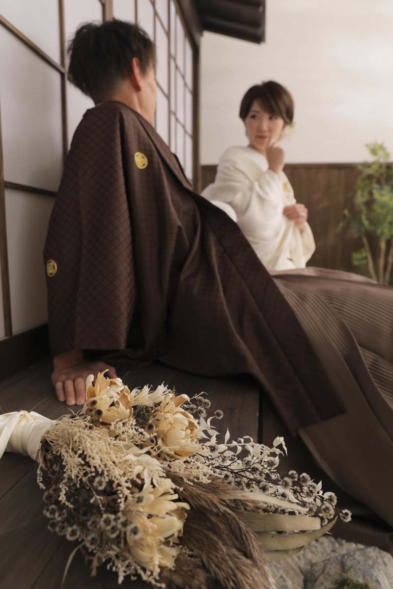 ブーケとともに屋内庭園で