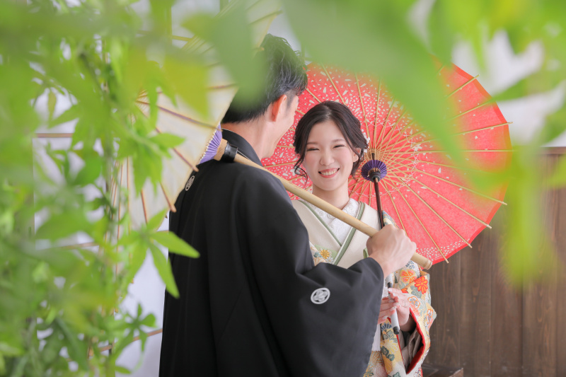 緑の葉っぱ越しから。