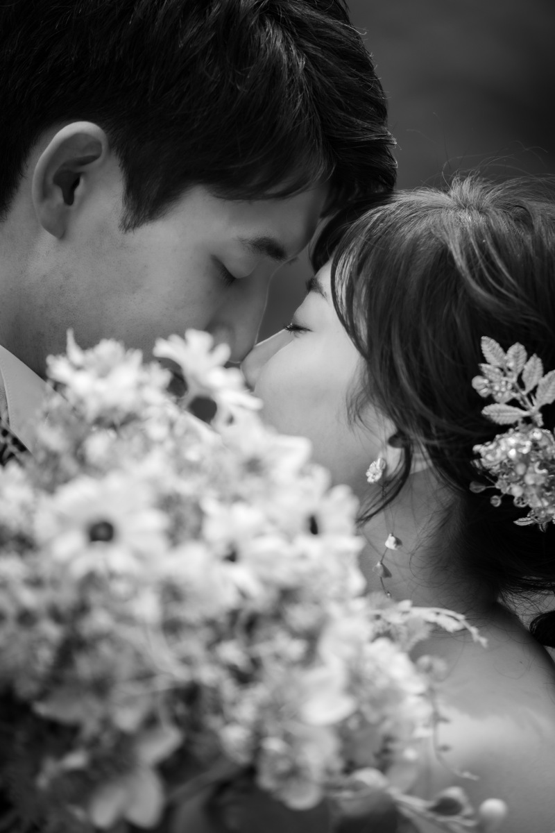 ブーケでお顔をかくして