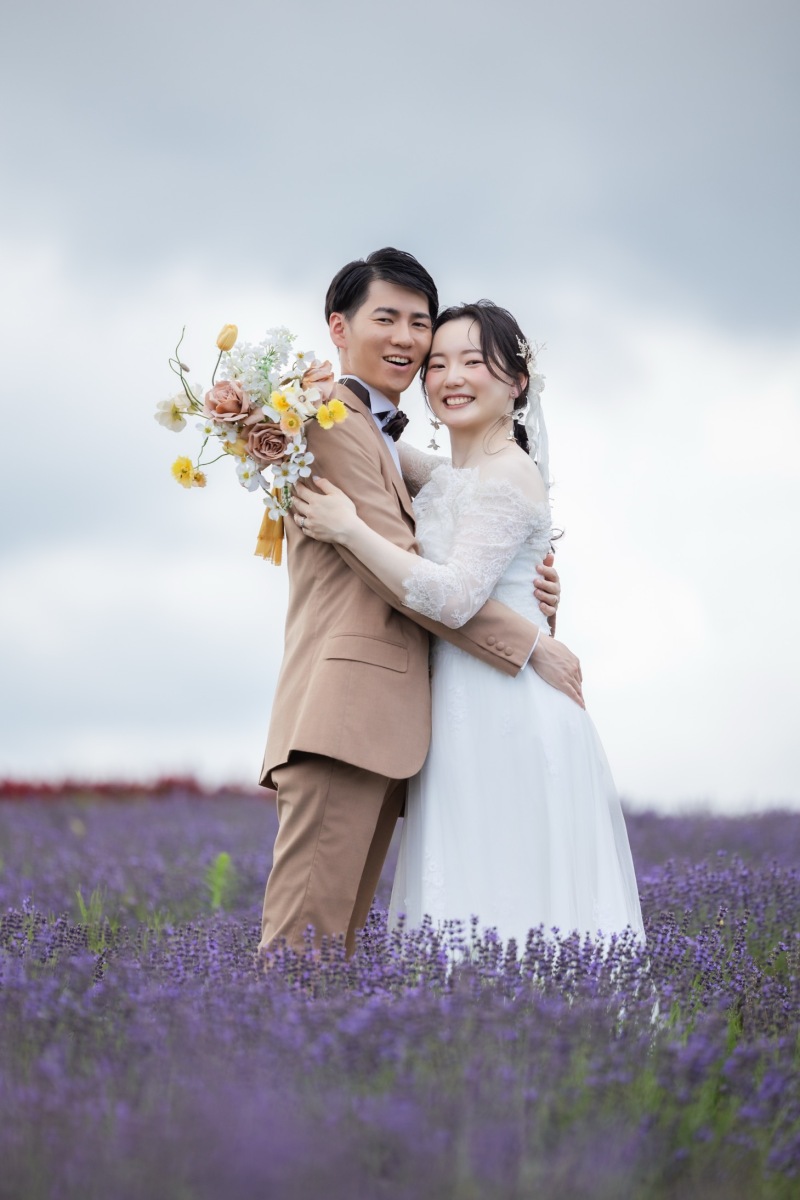 ラベンダー畑でギュッと