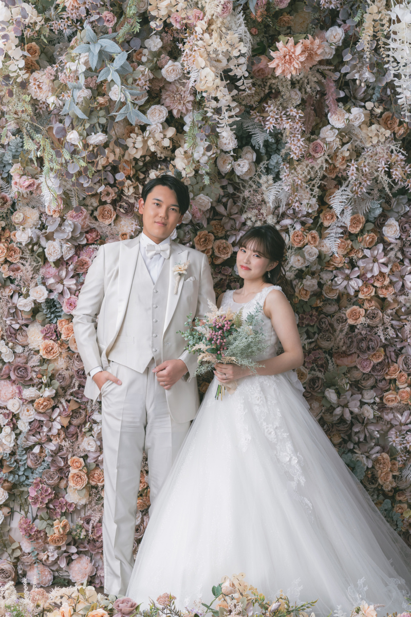 1着目はウェディングドレス!