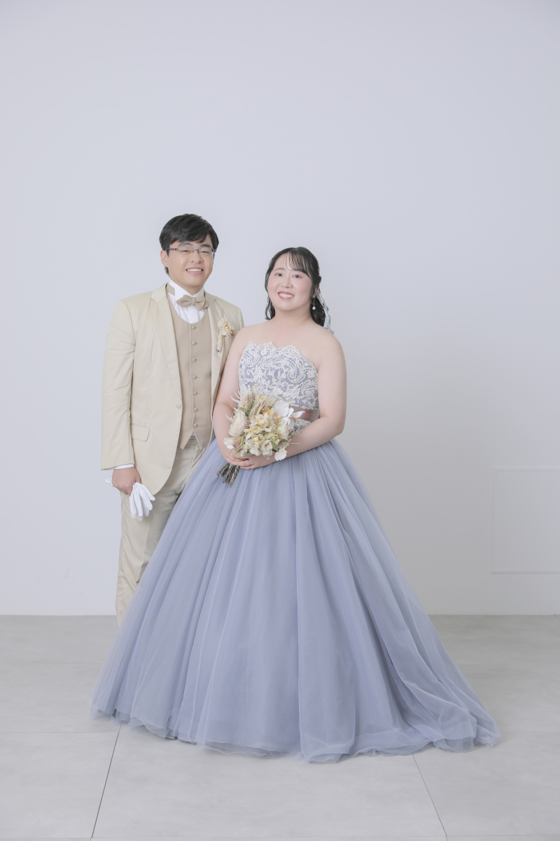 メインはカラードレスで。