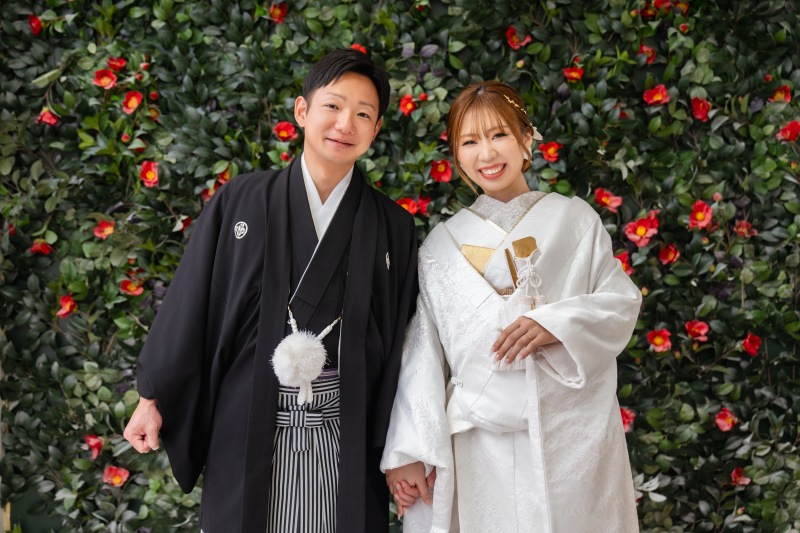 椿の前でお手繋ぎ