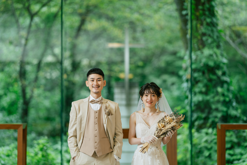 緑が綺麗なチャペル