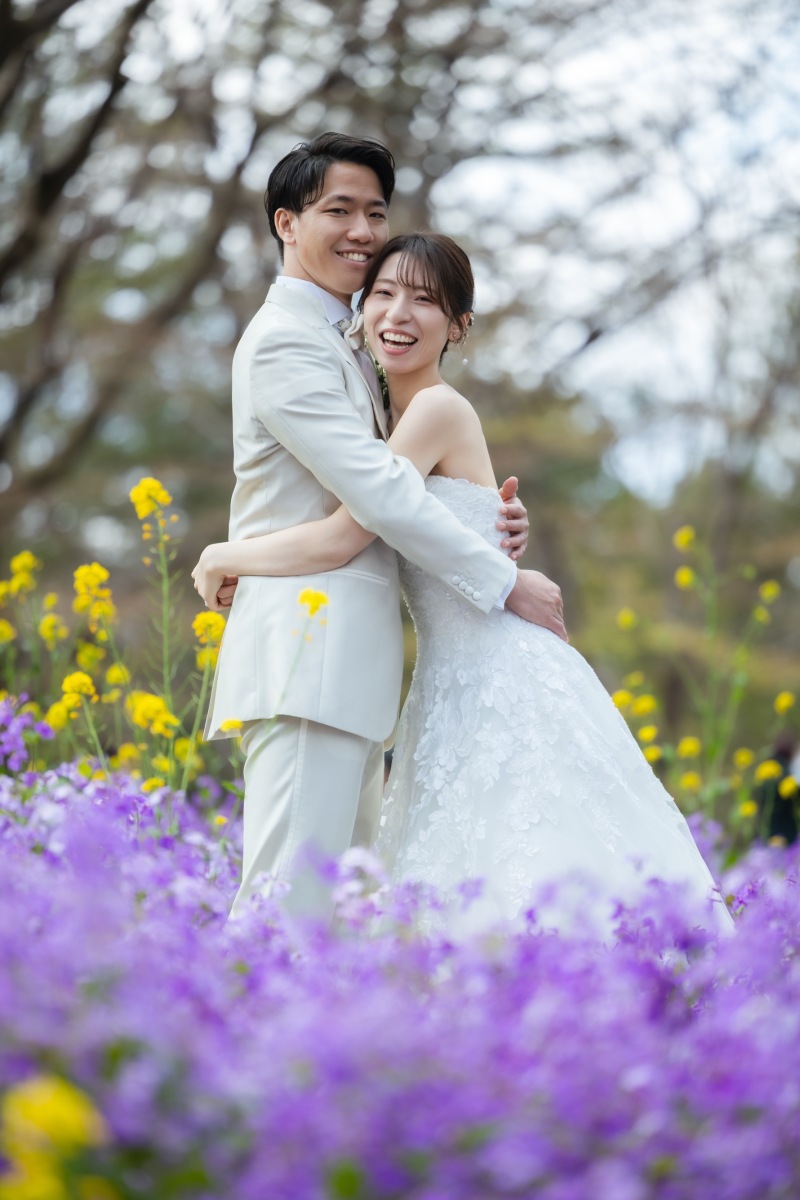 紫の花々に抱かれて