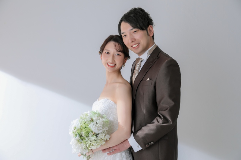 幸せの予感。お二人の自然体な表情を切り取った特別な一日