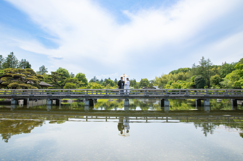 日本庭園の橋で