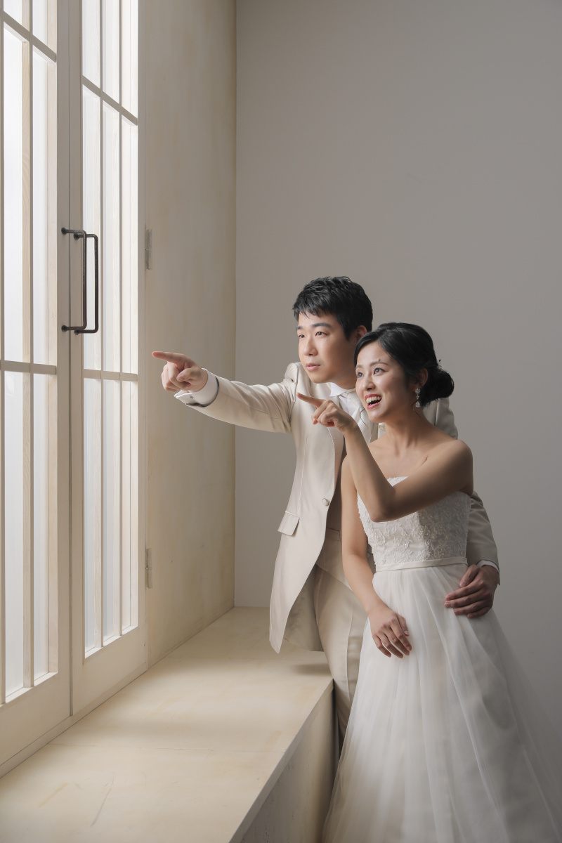 何かを見つけた2人。