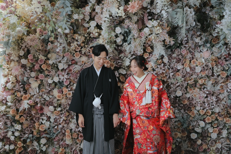 手を繋いだラフな写真も♪