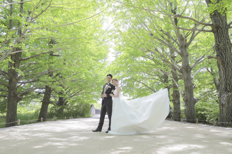 ドレスをなびかせて。