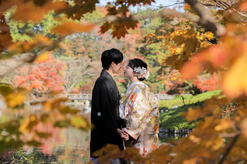 紅葉に囲まれて