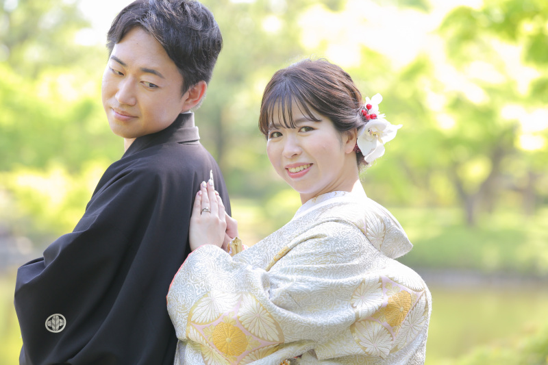 ご新婦様だけ振り向き。