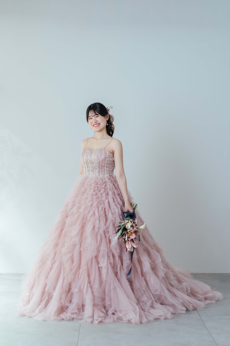 ピンクのカラードレス