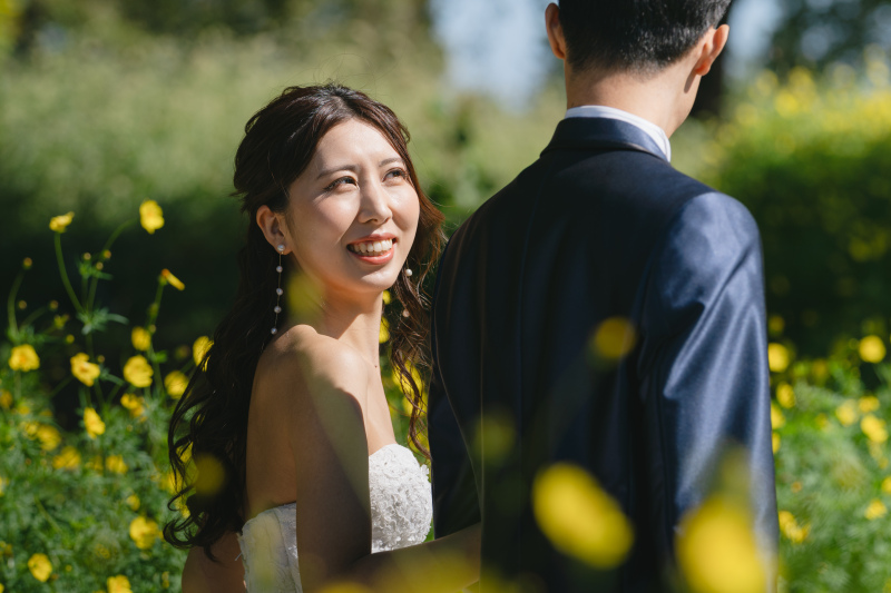 見つめる表情も