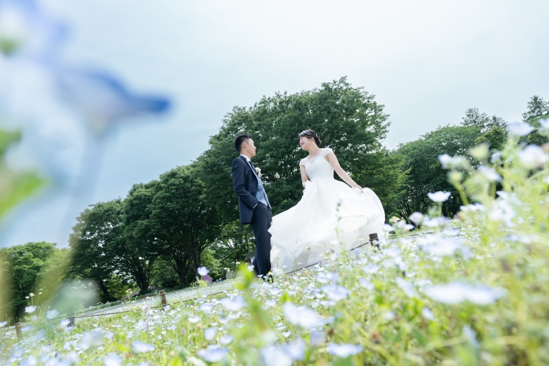 ドレスを靡かせて