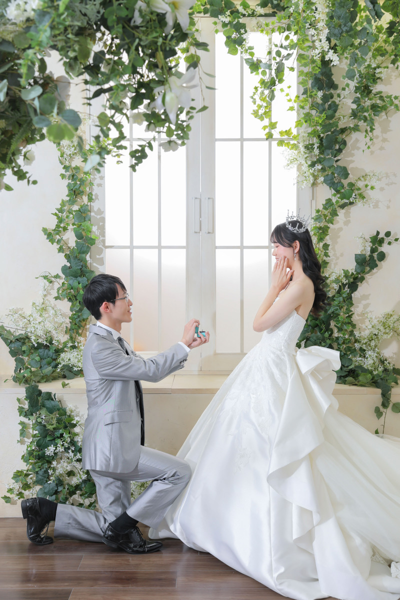 窓辺でドキドキのプロポーズ