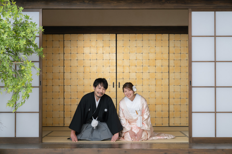 和室で正座ショット